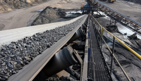 Coal conveyor pada tambang batu bara