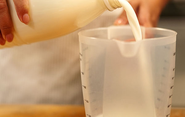 filling coconut milk