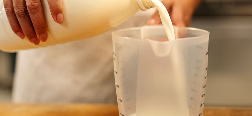 filling coconut milk