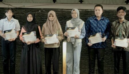 Siswa Penerima Besasiswa Eon Jw Scholarship