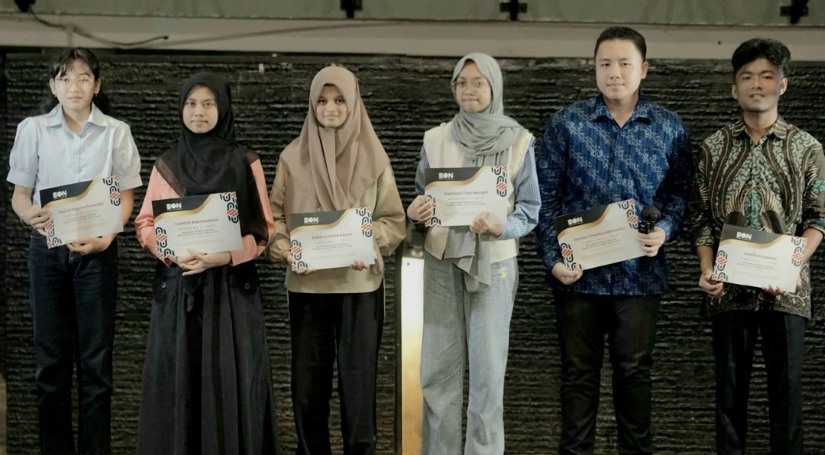 Siswa Penerima Besasiswa Eon Jw Scholarship